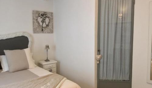 Deluxe Room with Private Bathroom and Balcony