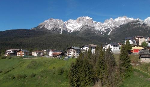 Apartment with Mountain View