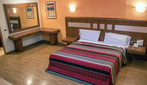 Deluxe Suite with Spa Bath