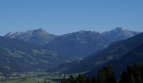 Apartment with Mountain View