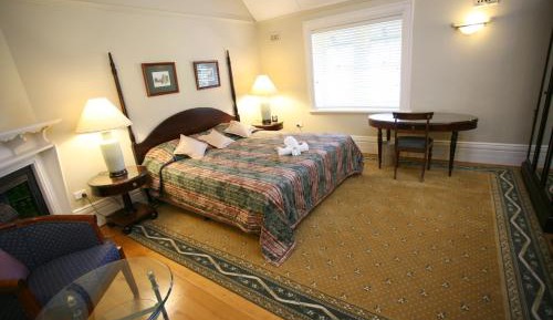 Standard King or Twin Room with Shared Bathroom