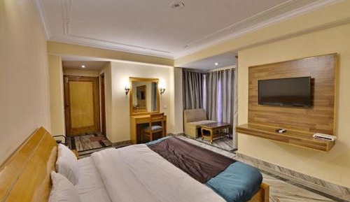 Deluxe King Room