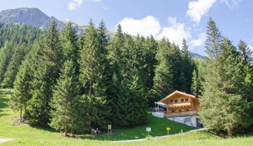 Superior Holiday Home with Glacier View 