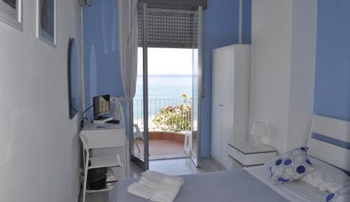 Double Room with Balcony and Sea View