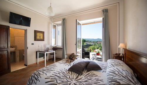 Deluxe King Room - First Floor