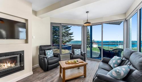 Two-Bedroom Apartment with Ocean View - Cape Martin