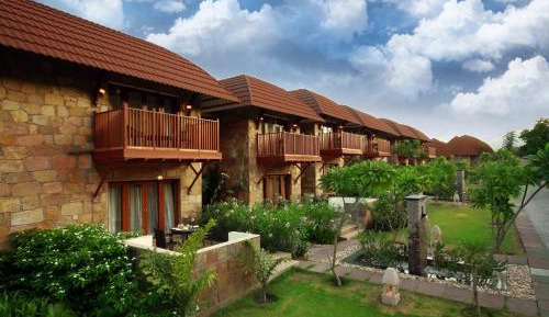 Luxury Cottage with Sit Out - 20% off on F&B, Spa and Laundry, Happy Hours from 11 AM to 8 PM