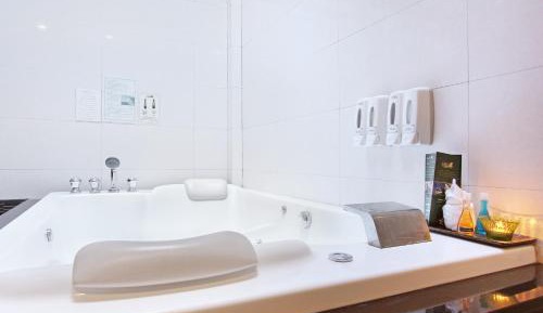 King Room with Spa Bath