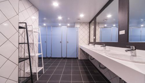 4 Person Family Room with Shared Bathroom 