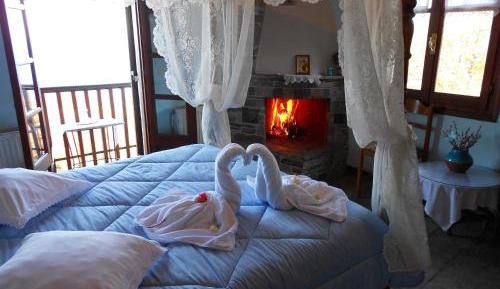 Triple Room with Sea View and Fireplace