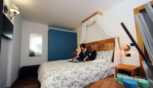 Standard King Room with Private Bathroom