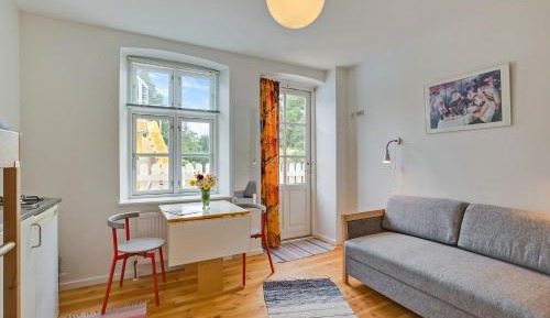 Twin Room with Shared Bathroom