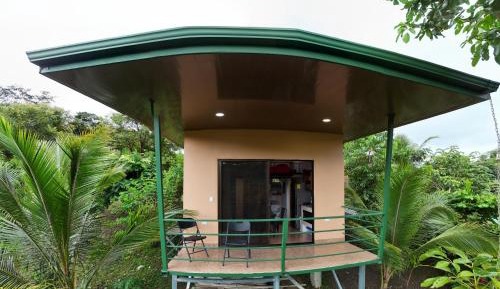 One-Bedroom Loft Apartment with One Queen Bed