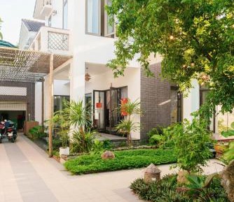 Apartment with Garden View