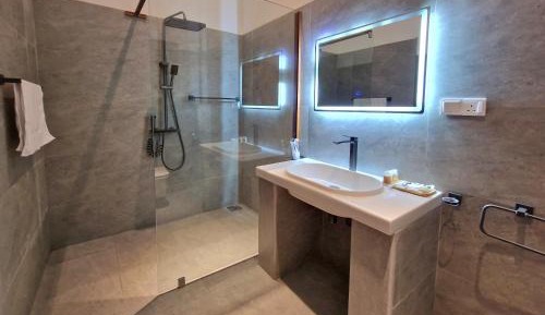 Deluxe Double Room with Balcony and Sea View