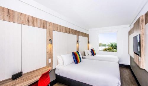 Classic Triple Room with One Queen and One Single Bed