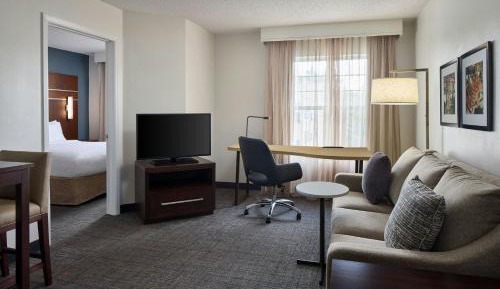 One-Bedroom Queen Suite with Sofa Bed - Hearing Accessible