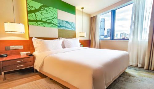 Standard King Room with Lounge Access