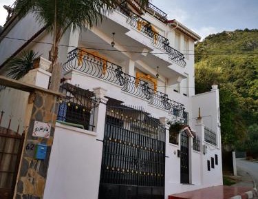 Two-Bedroom Apartment with Balcony and Sea View