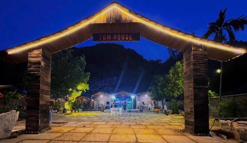 10-Bed Mixed Dormitory Room
