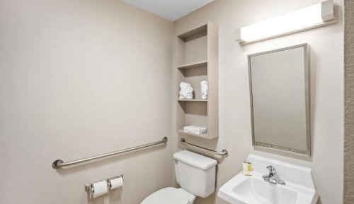 Queen Room - Disability Access/Non-Smoking