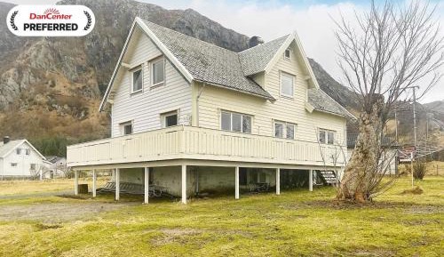 Five-Bedroom Holiday Home