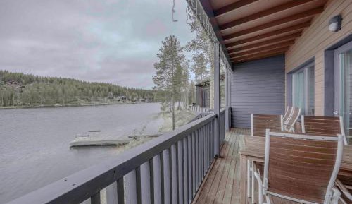 Three-Bedroom Apartment with Lake View