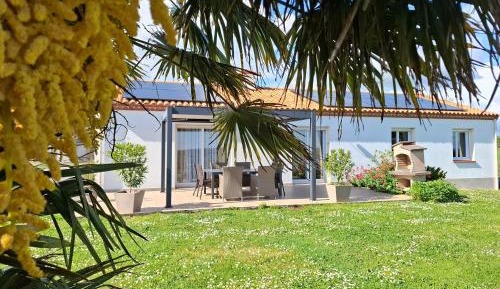 Holiday Home (8 Adults)