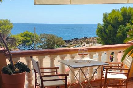 One-Bedroom Apartment - Sea Side