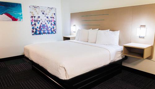 1 King Bed, Mobility Accessible Room, Bathtub w/ Grab Bars, Non-Smoking