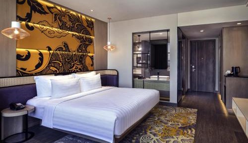 Deluxe King Room - City Side