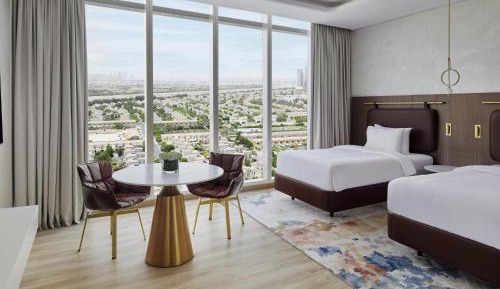 Deluxe Twin Room with Panoramic City View (Free Shuttle to the Beach, Mall & Metro Station)