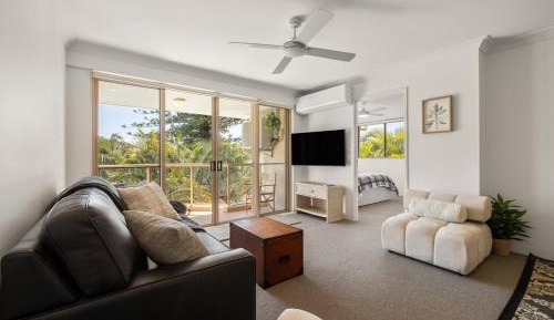 Two-Bedroom Deluxe Apartment with Balcony
