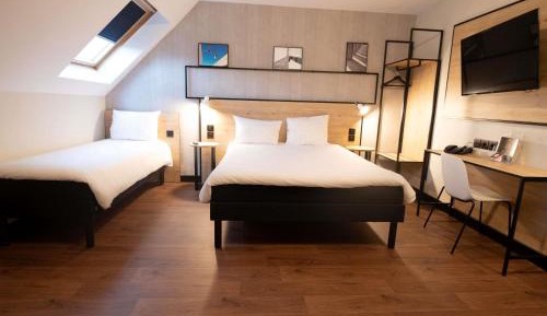 Standard Room with Double Bed and Twin Beds