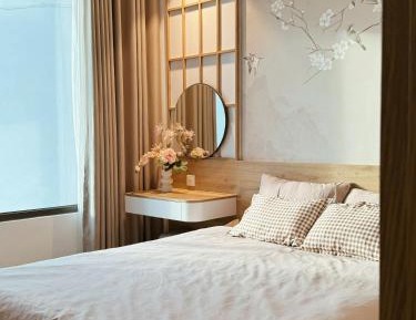 Three-Bedroom Apartment with Balcony