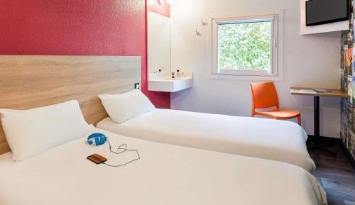 Side-Car Twin Room with Shared Bathroom