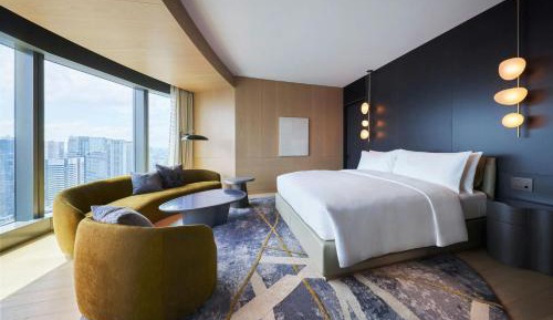 King Junior Suite with Corner Room with City View