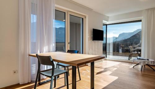 Superior One-Bedroom Apartment with Balcony