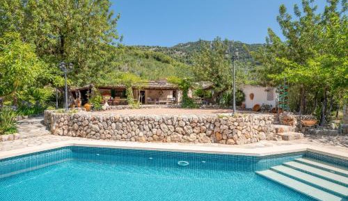 Villa with Garden View