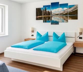 Apartment with Mountain View