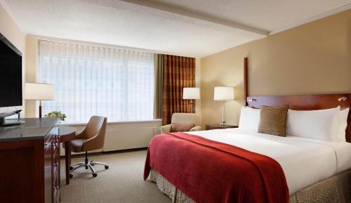 Fairmont King Room with City View