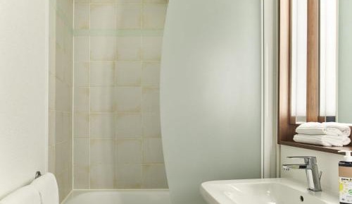 Pop Room with a double bed