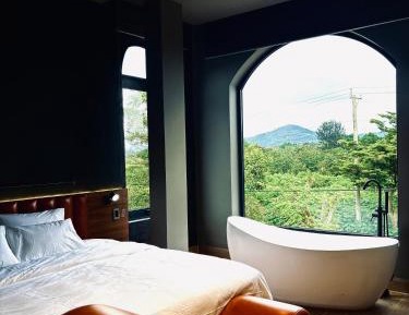 King Room with Spa Bath