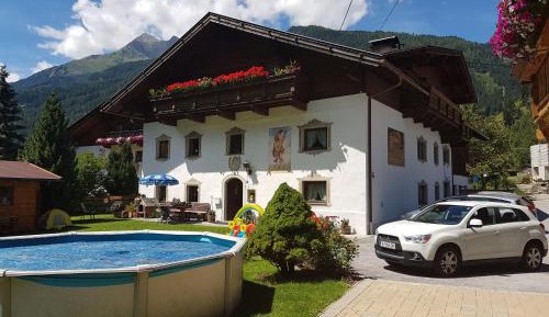 One-Bedroom Apartment with Balcony