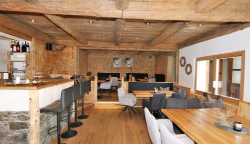 Seven-Bedroom Holiday Home