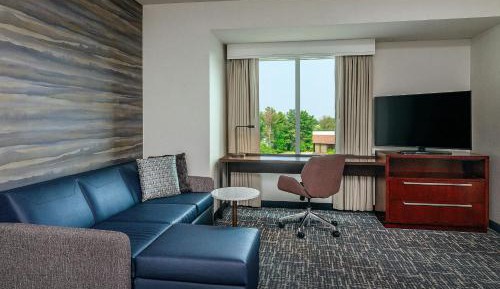 King Studio with Sofa Bed - Hearing Accessible