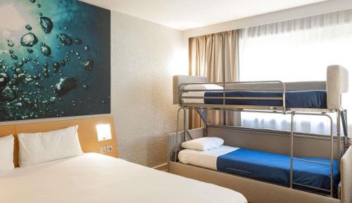 Standard Room with One Double Bed and Two Single Beds