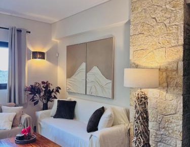 Two-Bedroom Apartment with Mountain View