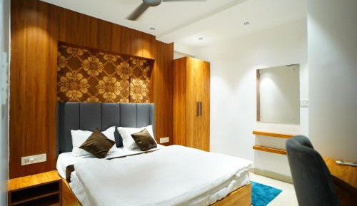 Deluxe Double Room (2 Adults + 1 Child)