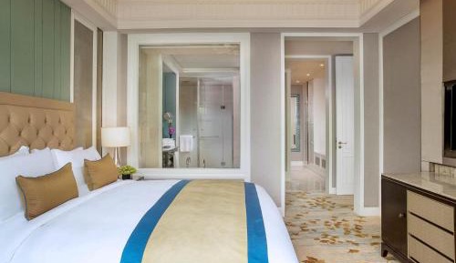 Superior King Room with Club Access